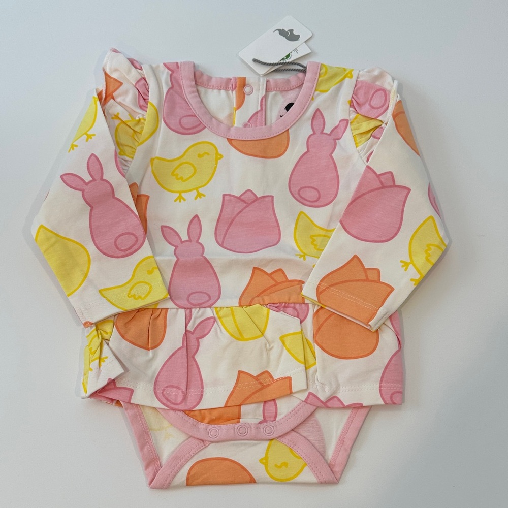 Monica + Andy Organic Cotton Ruffle Hem Bodysuit - Bunnies‎ & Chicks